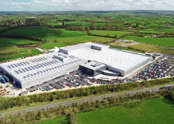 Combilift inauguró nueva planta de producción en la República de Irlanda