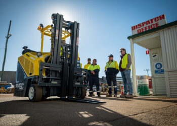 Empresa irlandesa Combilift marca un nuevo hito al entregar su camión número 60 mil