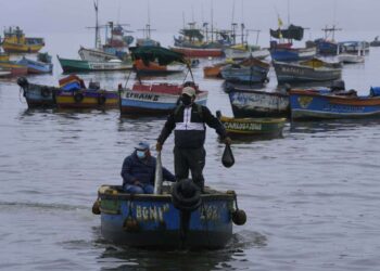 La desesperación de los pescadores tras el derrame de petróleo: «El sustento diario ya no está”