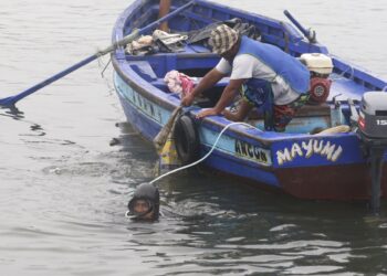 Playa de Ancón afectada por el derrame de petróleo es reabierta para la extracción de moluscos