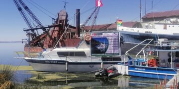 Puno: Crucero navega lago Titicaca para evaluar cantidad de biomasa de recursos pesqueros