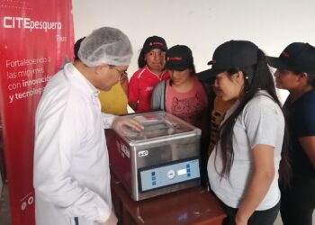 Sechura: Mujeres pescadoras son capacitadas en técnicas de ahumado y sellado al vacío en la caleta de Playa Blanca