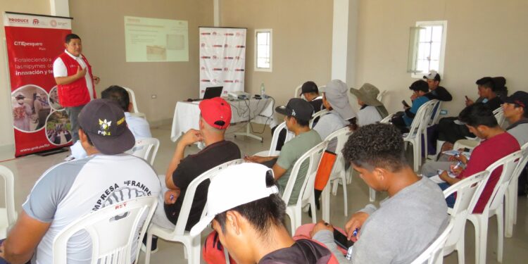 Piura: 65 operarios de desembarcaderos pesqueros  fueron capacitados en Buenas Prácticas de Manufactura