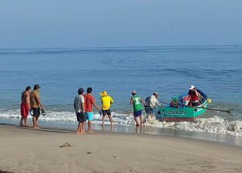 Tumbes: Miles de pescadores afectados por oleajes anómalos