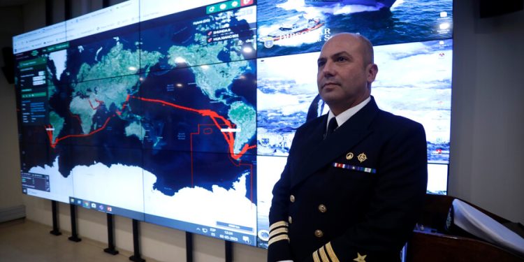 Chile en alerta por la presencia de flota de 90 naves chinas que cruza sus aguas