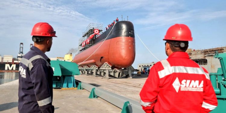 ¡Hito histórico en la industria naval! Se realizó acto de puesta en el agua de BAP Chipana, repotenciado por el SIMA