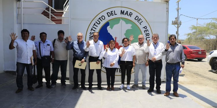 Produce suscribe convenio con CAPECAL y SONAPESCAL para incrementar investigaciones sobre el calamar gigante