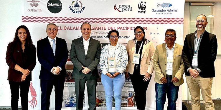 El sector pesquero peruano visibiliza sus esfuerzos en Barcelona para promover la sostenibilidad del calamar gigante