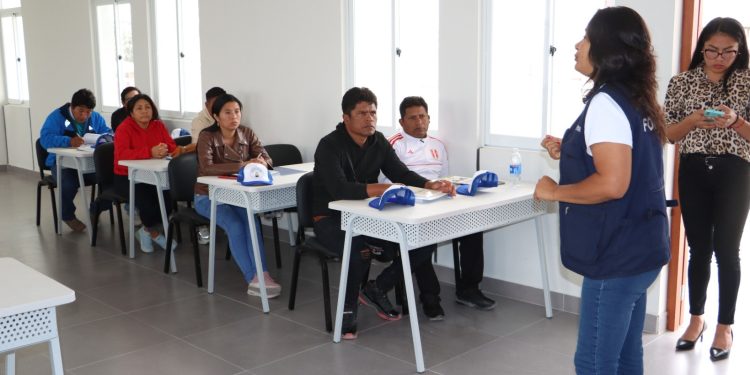 PRODUCE, a través del FONDEPES, ejecuta curso de formalización para pescadores artesanales en Ica, Piura y Lambayeque