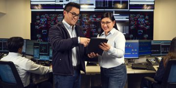 Pluz Energía reafirma su solidez financiera con calificación AAA de Moody’s y PCR