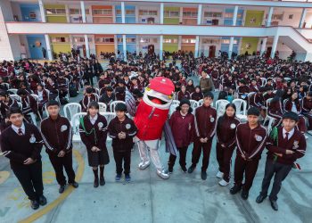 Sanipes nombra a 10 líderes de inocuidad y concientiza a 720 escolares para prevenir enfermedades alimentarias