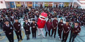 Sanipes nombra a 10 líderes de inocuidad y concientiza a 720 escolares para prevenir enfermedades alimentarias