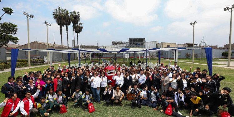 Escolares de Lima visitan Laboratorio de Sanipes y fortalecen su rol como líderes de la inocuidad alimentaria