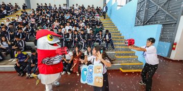 Sanipes nombra 20 líderes escolares de inocuidad y sensibiliza con teatro a 1200 alumnos en 2 colegios promoviendo buenas prácticas inocuas