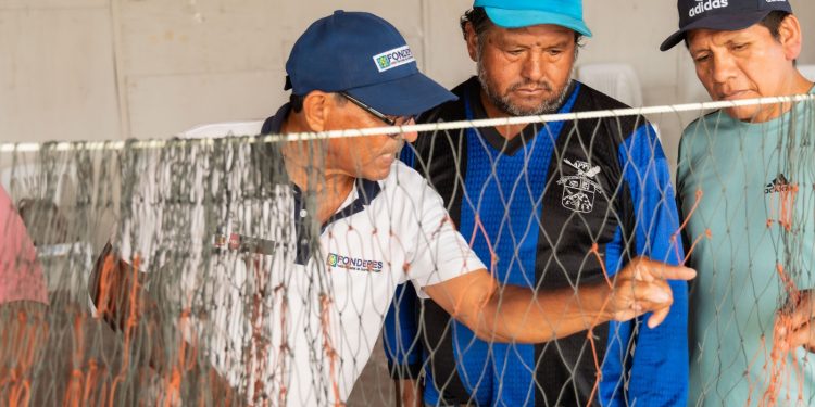 Callao: FONDEPES capacitó a pescadores artesanales de Ventanilla en reparación de redes para mejorar el mantenimiento de sus artes de pesca